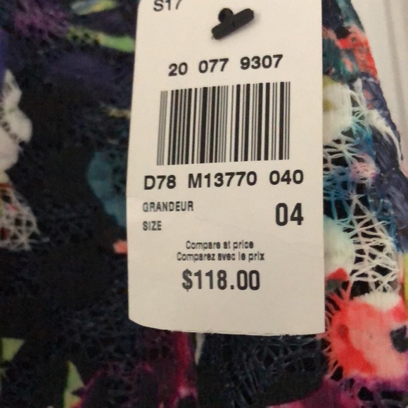 Beautiful skirt!Tahari. - Picture 2 of 8